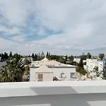 Modern Oasis - Rare Stylish Apartment